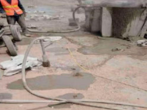 来宾水泥混凝土路面板底注浆技术 路面脱空注浆整治方案